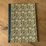 Cahier William Morris Windrush – Design Floral Doré